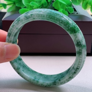 缅甸天然翡翠a货玉石冰润雕花飘绿飘花55 56圈口翡翠手镯