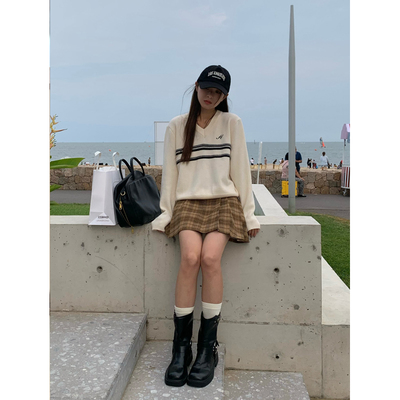 DRIZZLE奶白色条纹v领毛衣慵懒风