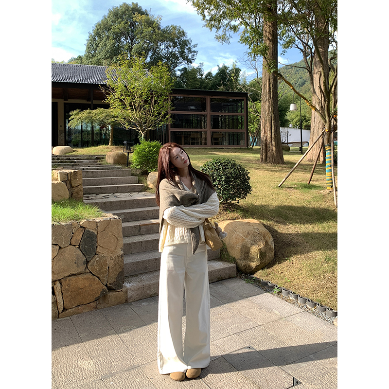 慵懒松弛全棉磨毛保暖白色牛仔裤