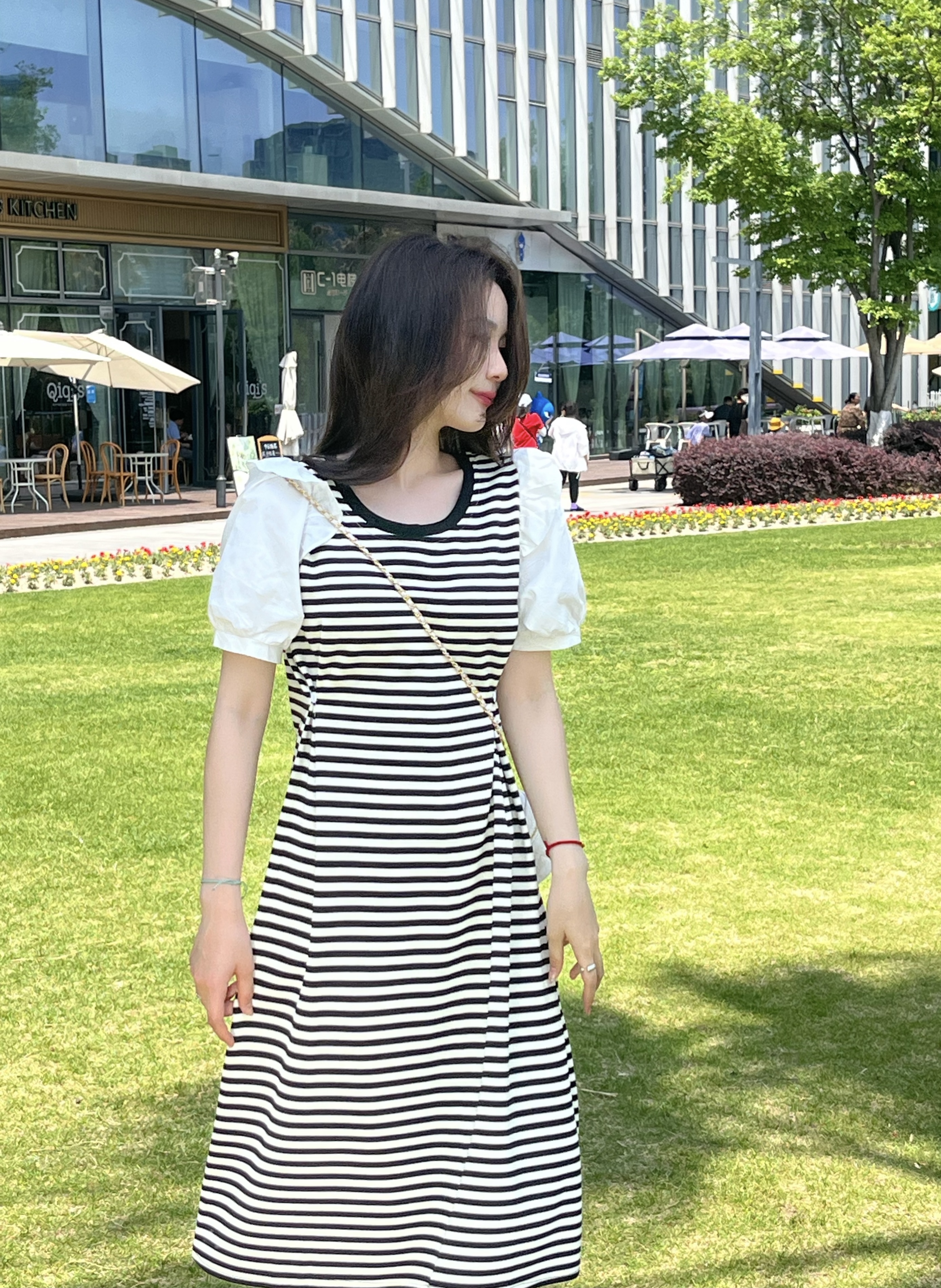 条纹针织连衣裙泡泡袖连衣裙女夏季高级感细节收腰圆领简约连衣裙