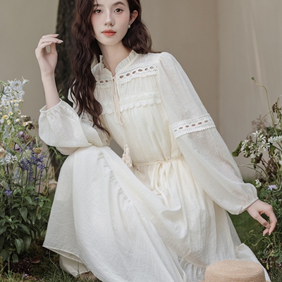 2025秋新款民族风好看白色裙子收腰波西米亚超长袖连衣裙女