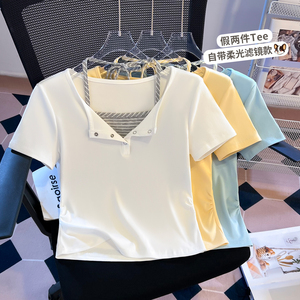 搜搜美式复古挂脖假V领两件短袖T恤女夏2026辣妹收腰修身短款上衣