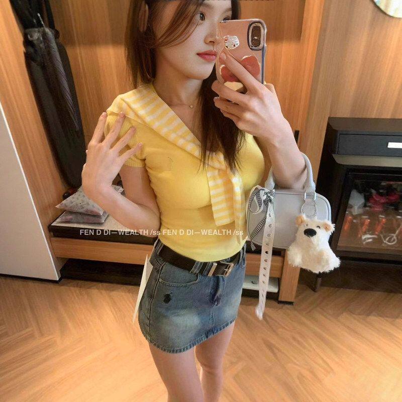 芭比谷谷正肩白色短袖t恤女夏季设计感修身短款V领针织黄色上衣