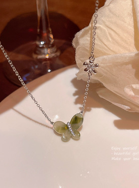 搜搜轻奢小众田园风小清新绿色蝴蝶项链女百搭气质简约高级感锁