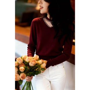 搜搜实拍半高领形珍珠拼接增加精致感与设计感针织衫