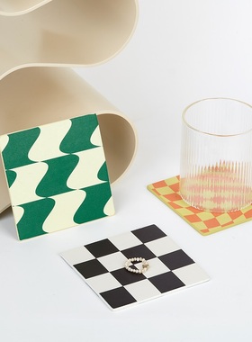 原创北欧ins皮革咖啡店黑白绿棋盘格方形杯垫样板房软装拍照道具