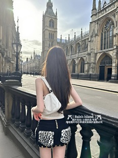 涩谷辣妹风豹纹毛毛拼接低腰包臀短裙裤 岛 小雨