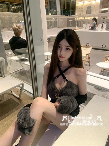 d.i.a风黑&粉毛毛交叉吊带