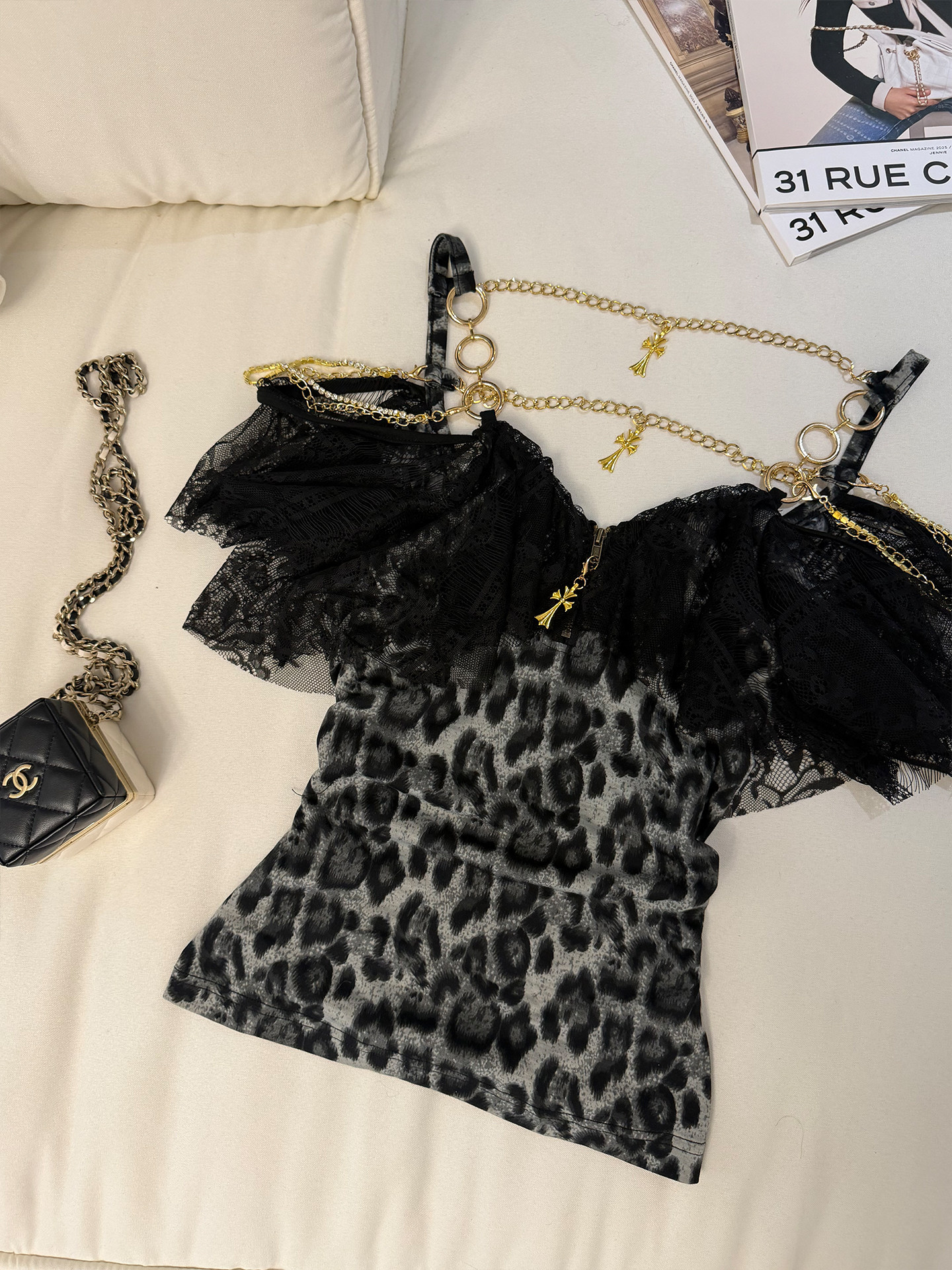 thumbnail for [Island of light rain] Shibuya gal style leopard print contrast lace chain V-neck off-the-shoulder slim top suspender girl