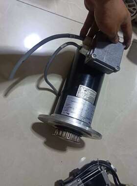 议价Lenze拆机D-32699电机0.6KW一台，