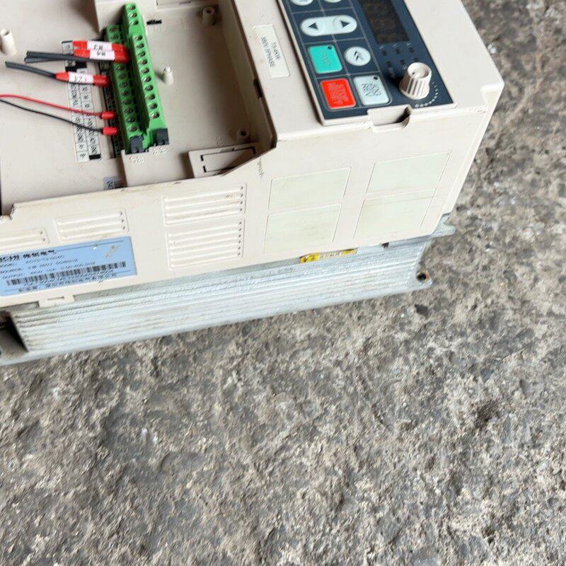 议价伟创变频器AC70-T3-004C，380V三相4KW功率，可维修图片