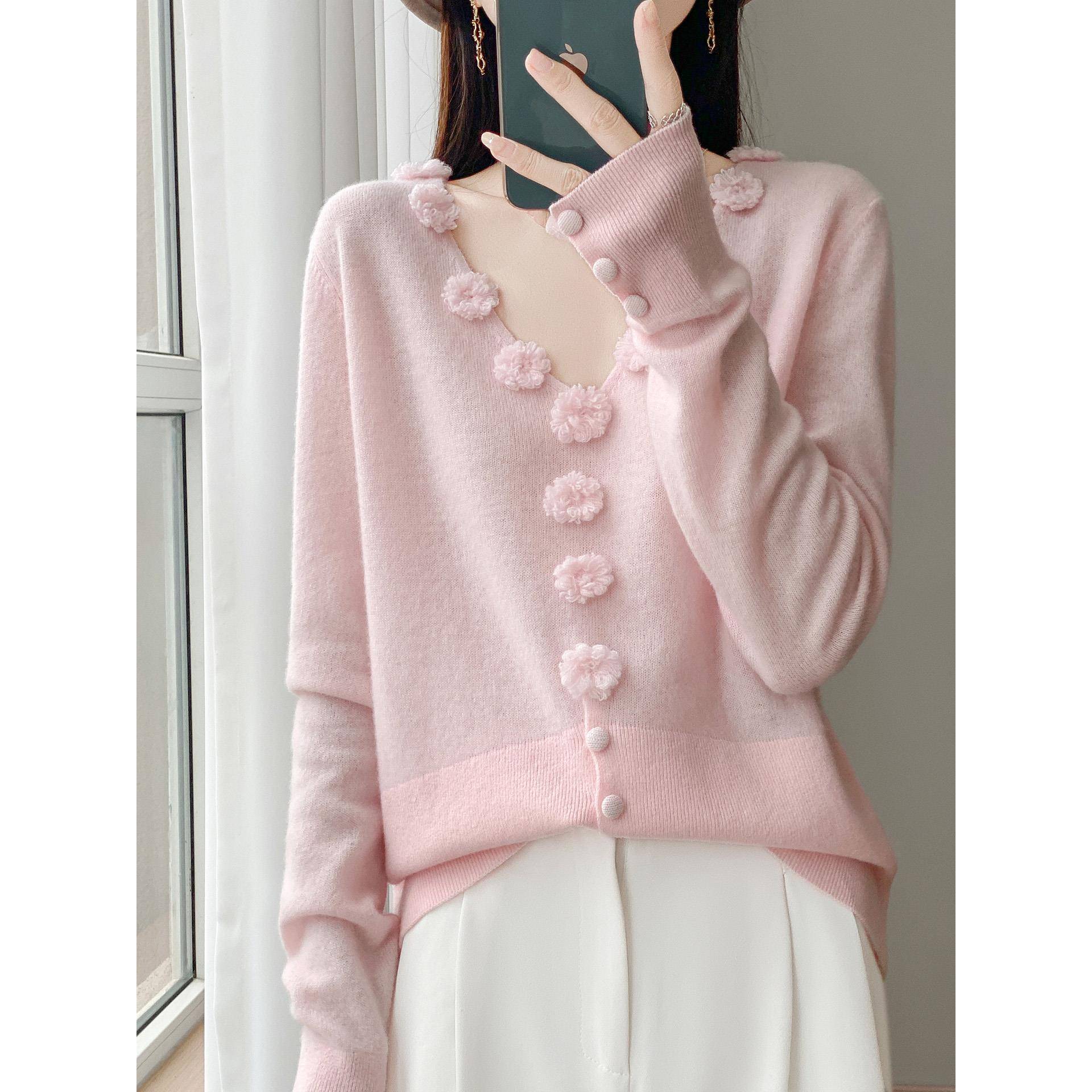 温柔风小雏菊绣花V领羊毛衫女软糯宽松毛衣百搭100纯羊毛针织上衣