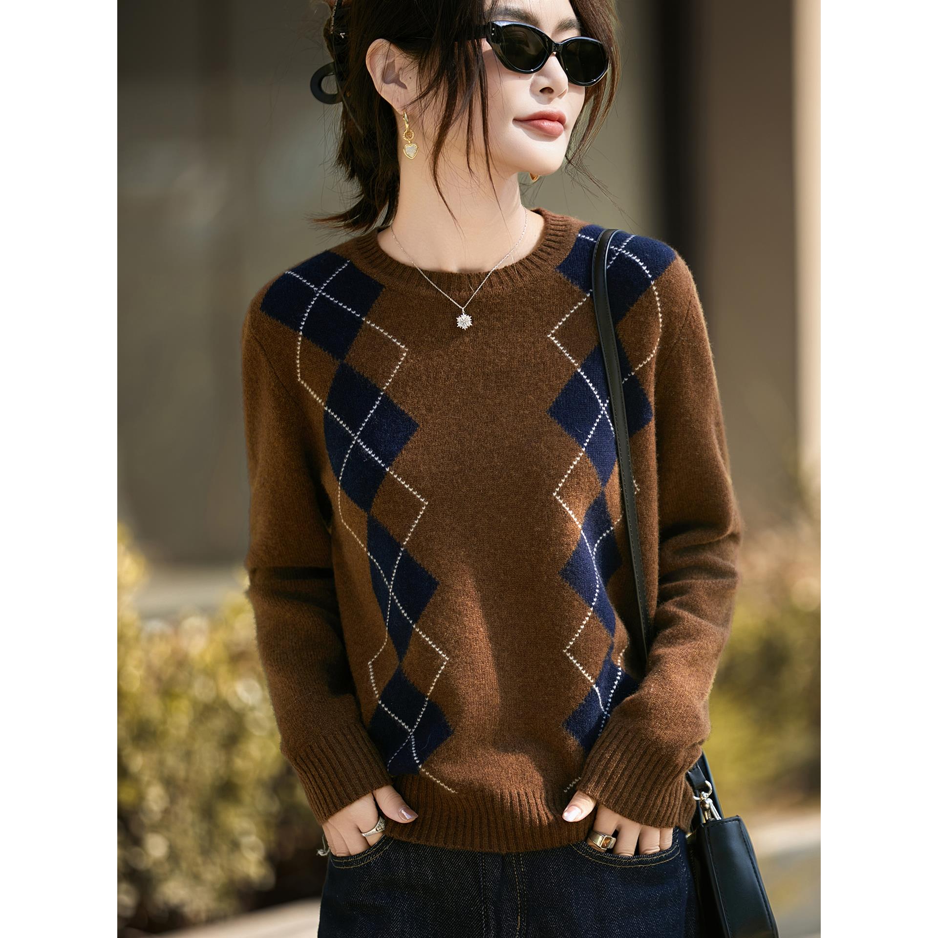 %纯羊毛衫女秋冬圆领撞色毛衣菱形格上衣宽松针织打底衫