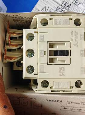 全新三菱S-T25交流接触器。一共13个，S-T21，一个