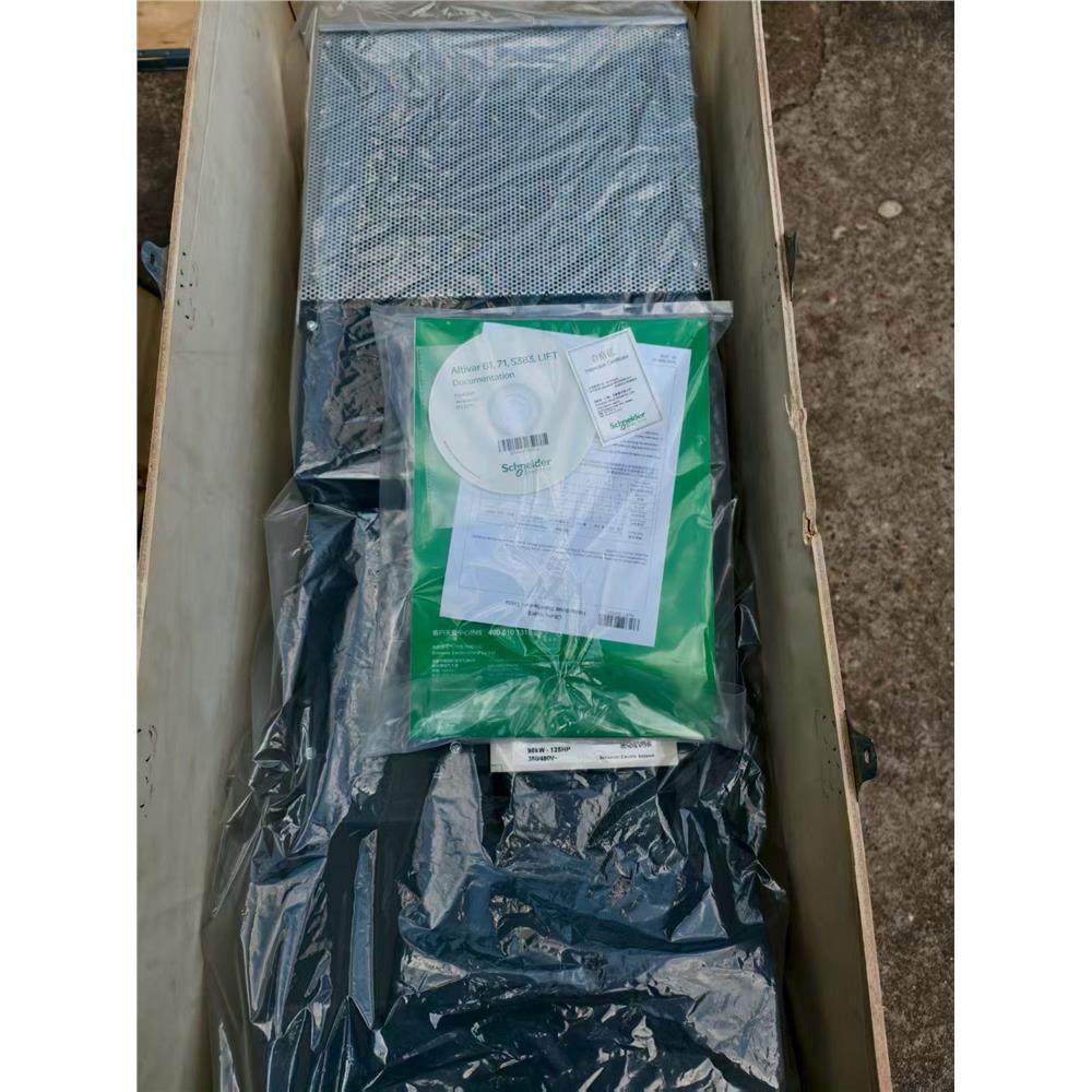 施耐德变频器，ATV71HD90N4Z，带合格证和说明书光盘