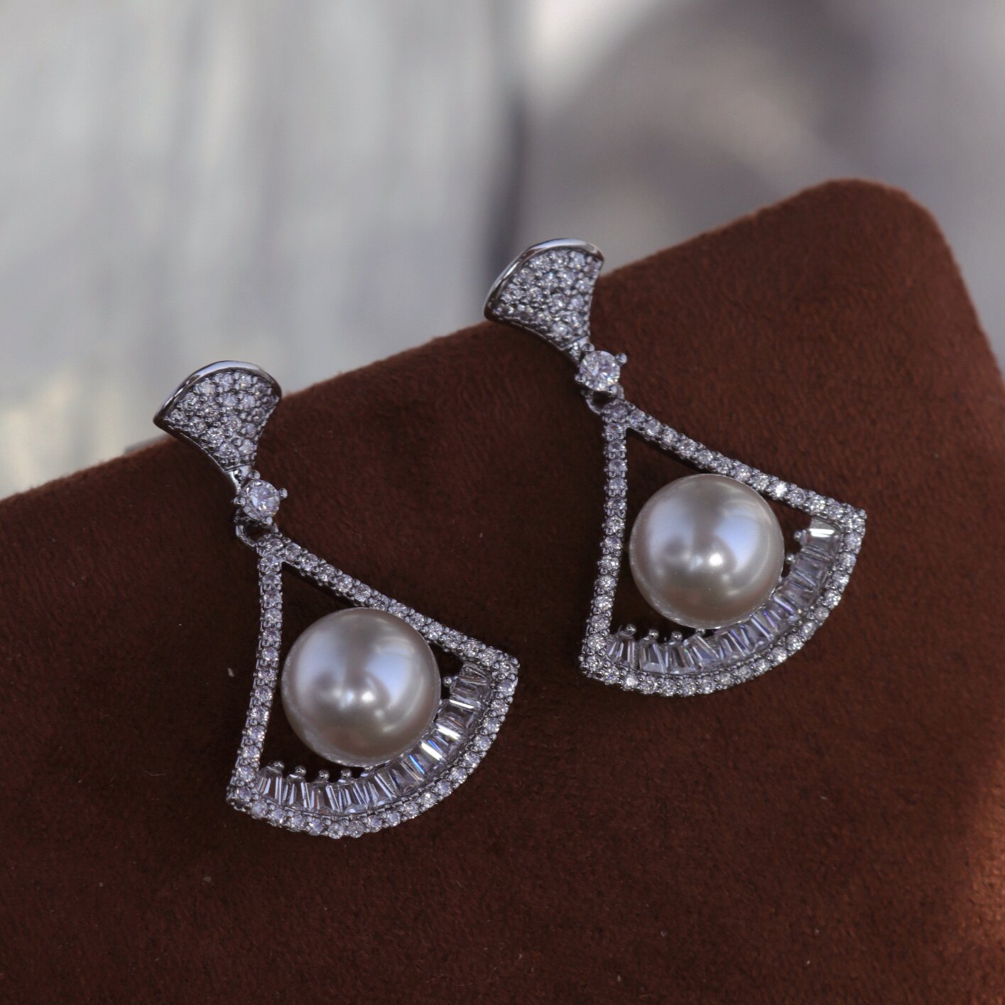 裙摆扇形精工闪钻耳环S925纯银珍珠耳饰人造海水澳白高级感耳钉