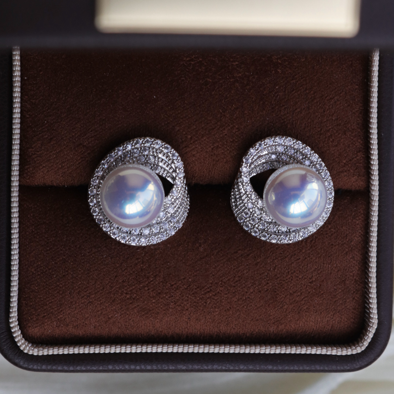 晚宴莫比乌斯环高级感约会珍珠耳钉气质耳饰满钻人造海水澳白