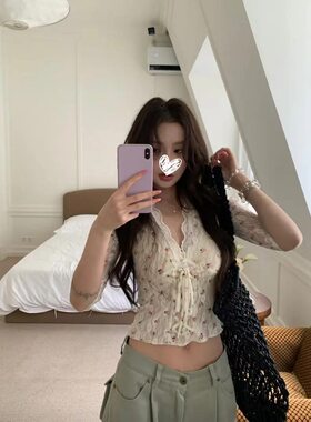 2026新款法式复古蕾丝拼接薄衬衫女夏设计感小众修身碎花系带上衣