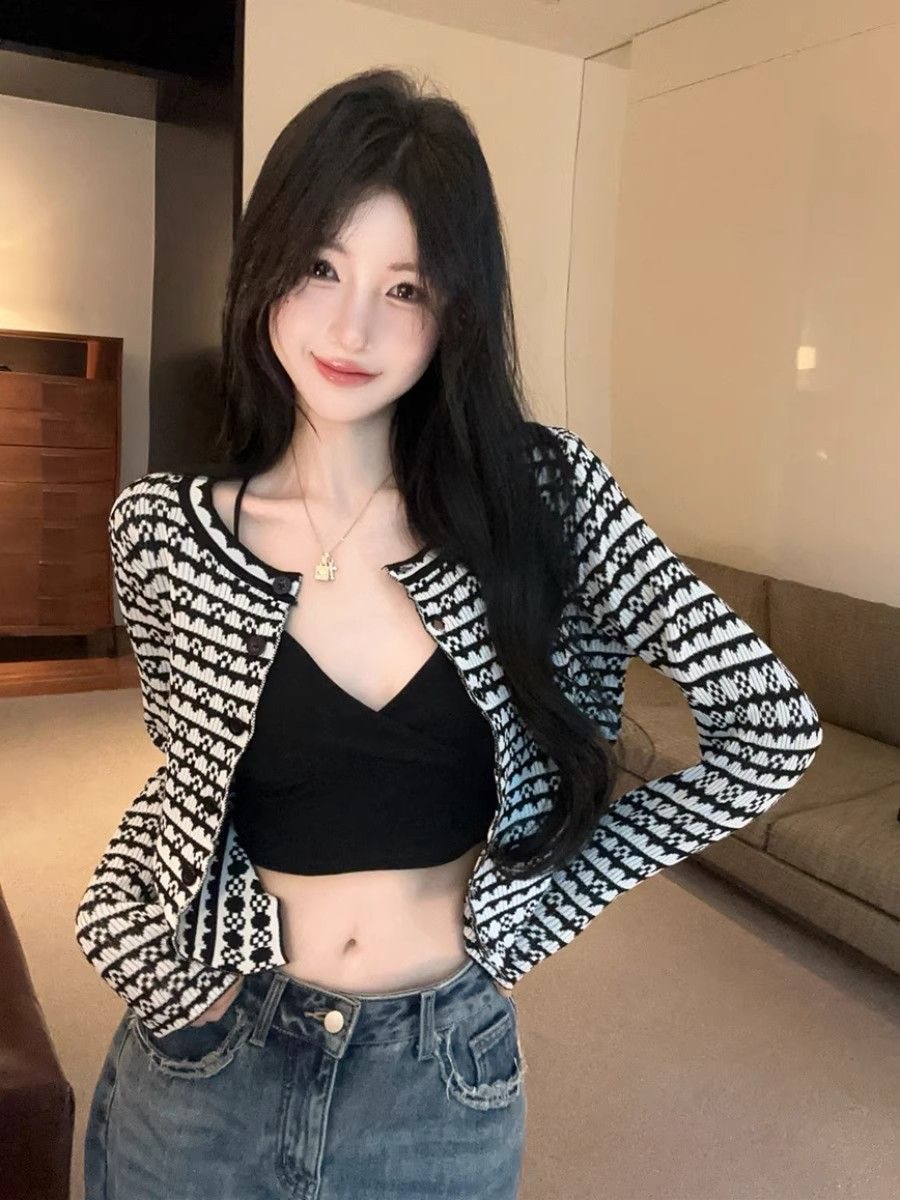 2025新款法式复古气质名媛高级感小众设计感条纹针织衫女上衣开衫