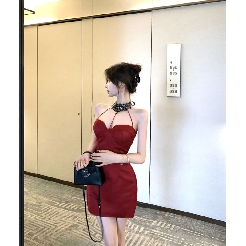 2025新款法式复古气质名媛高级感小众设计感挂脖长袖连衣裙女黑色