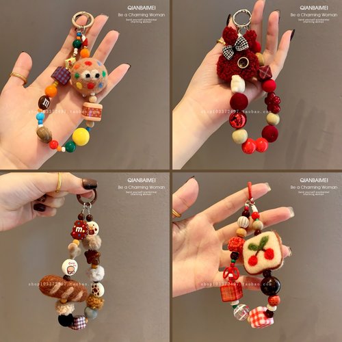 高级感毛绒串珠手机链挂绳女防丢防摔耐用配饰秋冬复古挂件钥匙扣