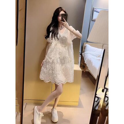 韩版重工钉珠刺绣蕾丝V领泡泡短袖连衣裙女夏季高级感公主裙