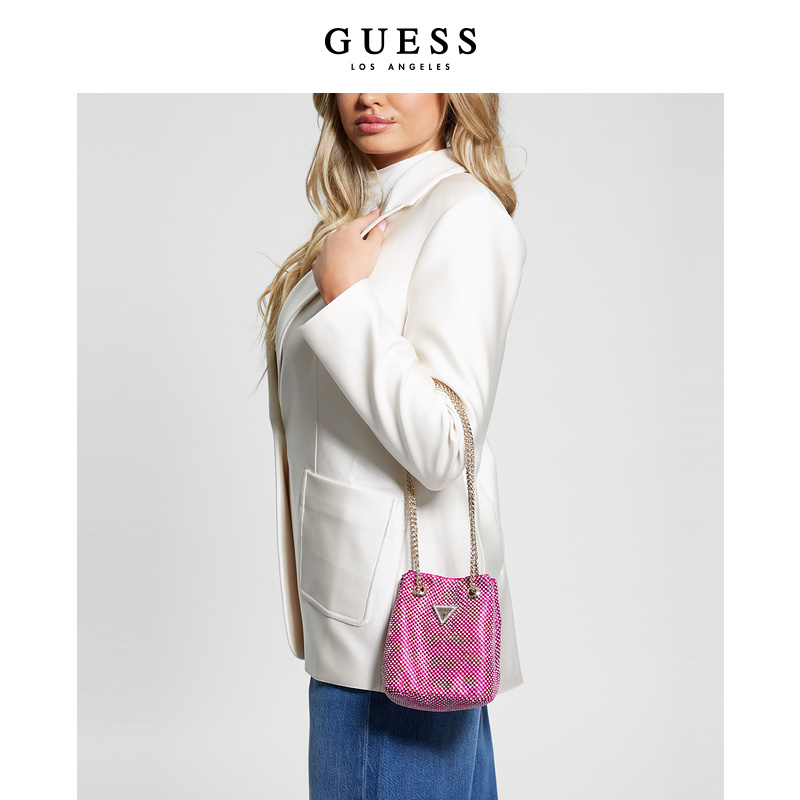 GUESS时尚镶钻链条斜挎水桶包