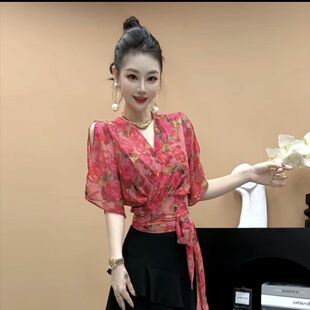 夏季碎花薄款衬衫V领系带款洋气小衫百搭气质显瘦漏肩雪纺上衣女