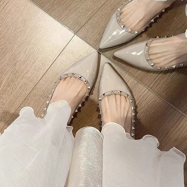 內(nèi)增高5cm~法式鉚釘尖頭單鞋女2025新款夏淺口百搭通勤平底鞋女