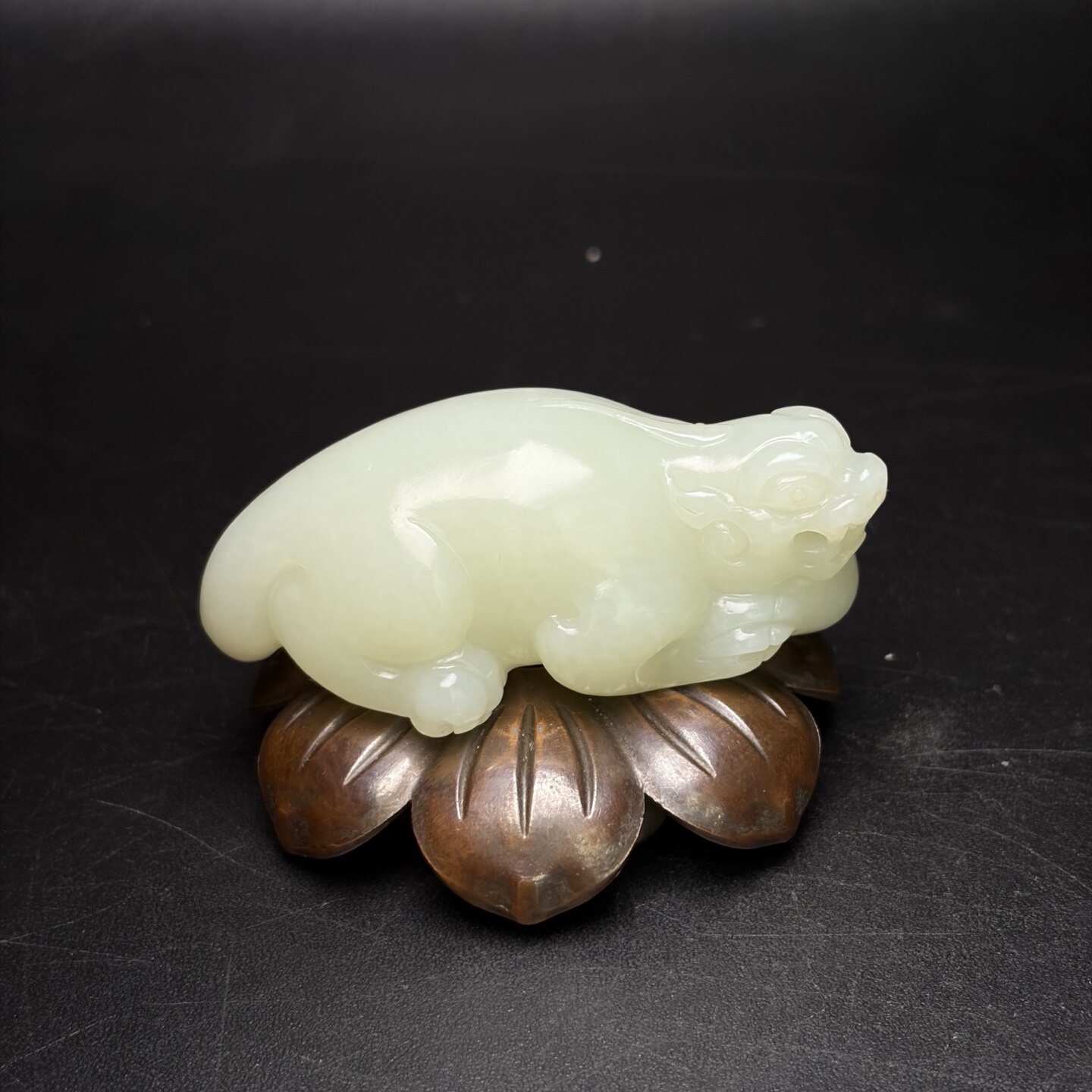 新疆和田玉苏工老料貔貅把件