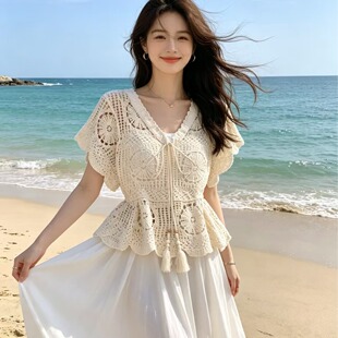薄款v领冰丝短袖针织衫女夏季2026夏新款钩花镂空宽松罩衫上衣潮