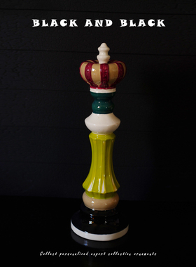 复古撞色国际象棋国王陶瓷摆件