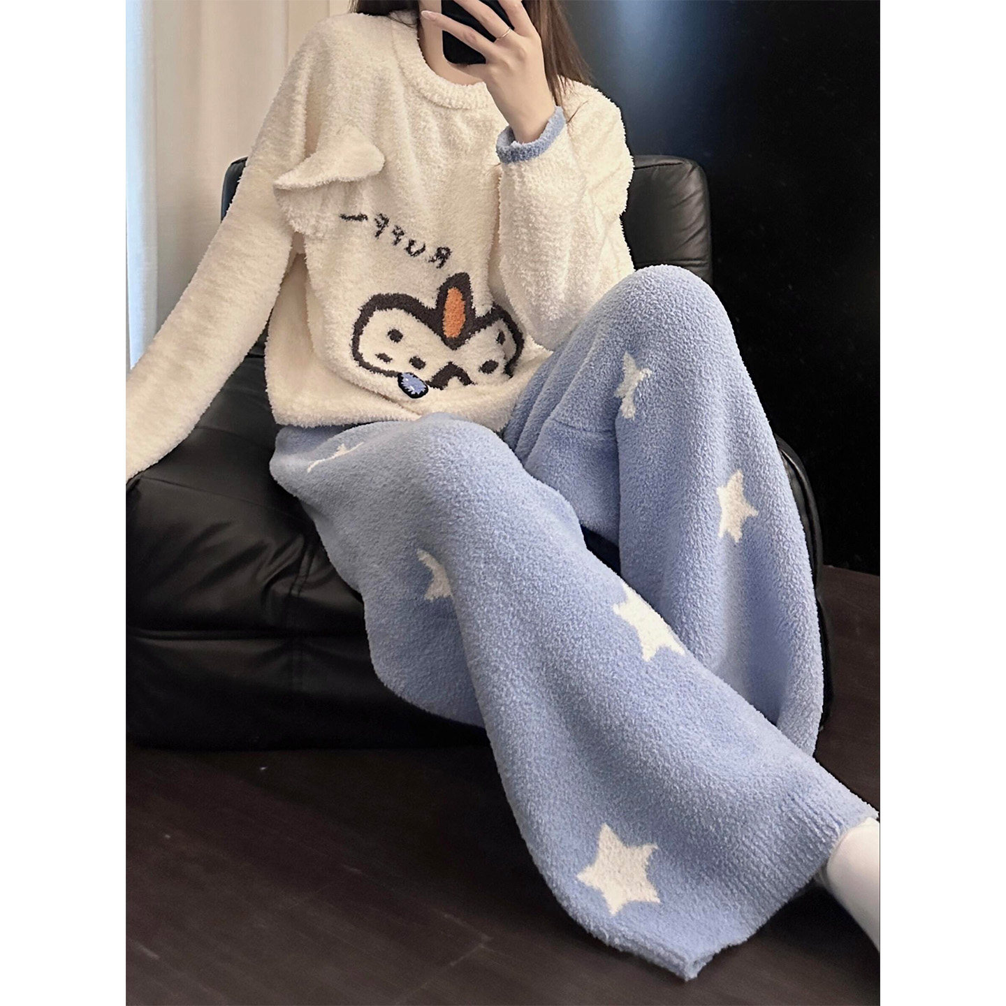 可爱卡通印花毛绒睡衣女秋冬新款宽松加厚保暖舒适柔软家居服套装