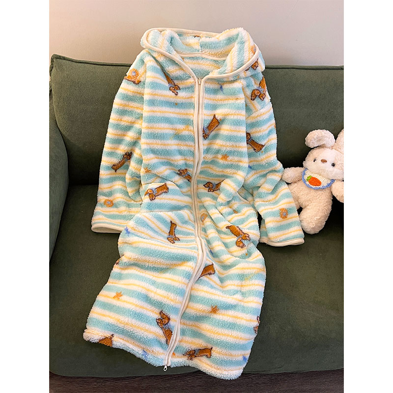 软糯可爱卡通腊肠狗珊瑚绒连帽睡袍女冬季加厚保暖长款家居服睡裙