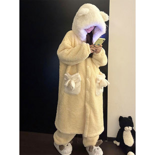 甜美可爱连帽珊瑚绒睡衣女秋冬季新款加绒睡袍长裤家居服大码套装