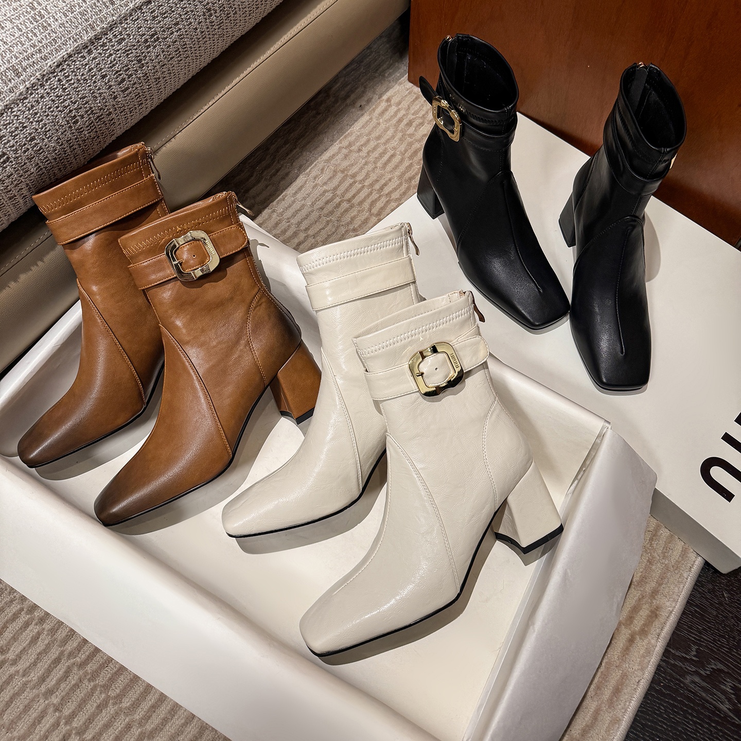 圆圆妈2025冬季韩版短筒靴皮带扣后拉链时装靴通勤百搭粗跟女靴子