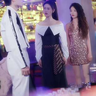 原版 一字肩上衣女衣服 短剧误入贵族学校她只想搞钱张颖菲云苓同款