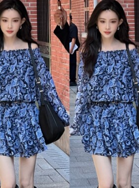 原版孟子义同款复古蓝色印花一字肩长袖腰果花连衣裙短裙子女2025
