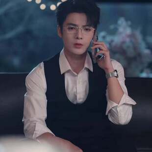 原版短剧温柔猎手段美洋阳海潮同款马甲背心V领上衣衬衫男衣服潮