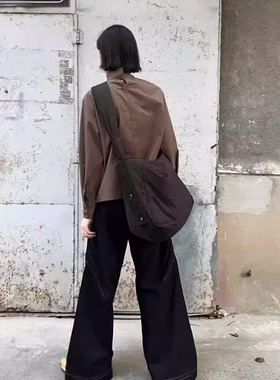 VARIATE 褶皱肌理纽扣充绒大容量流浪包斜跨旅行包托特包