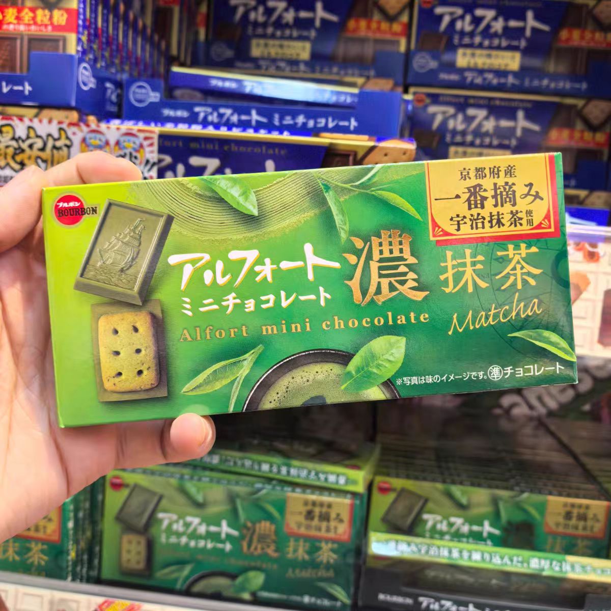 日本代购布尔本巧克力夹心帆船饼干黑巧白巧涂层圣诞节进口零食