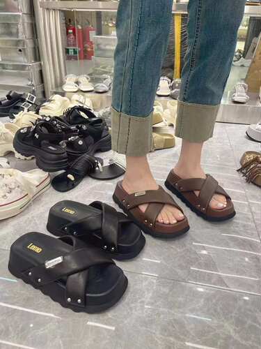 欧洲站欧货女鞋2026夏新款时尚真皮厚底舒适交叉百搭休闲一字拖鞋