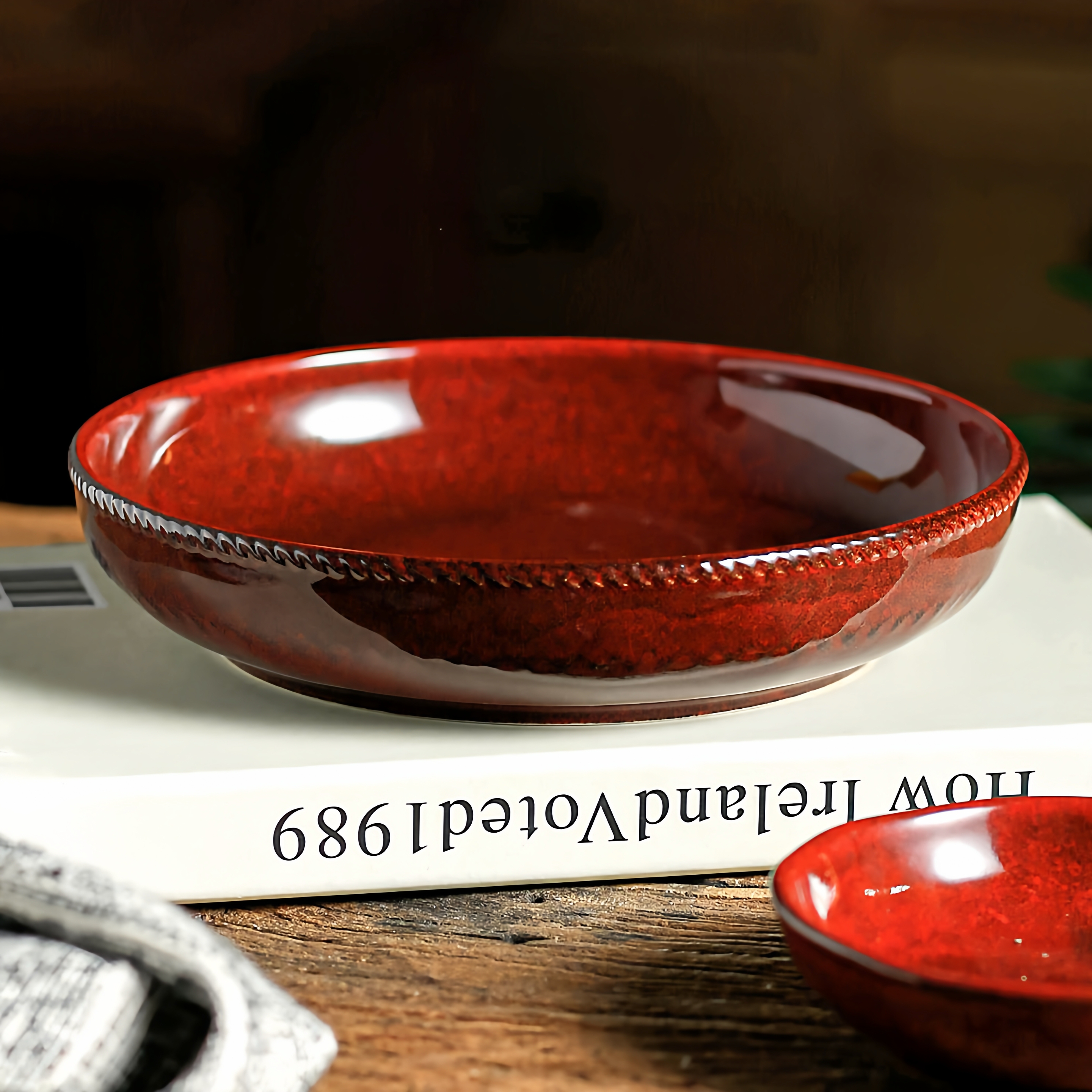 精致漂亮的盘子红色餐盘绝美餐具