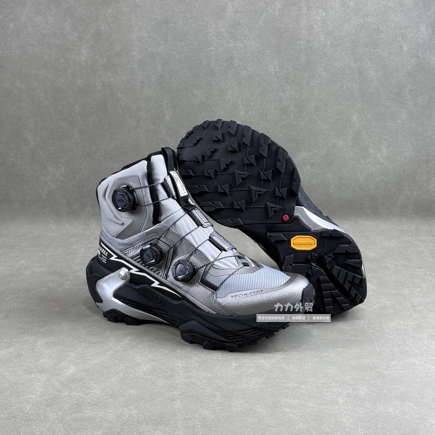 穿上YAN~未来机能风 三纽扣 加拿大高帮防泼水防滑户外徒步登山鞋