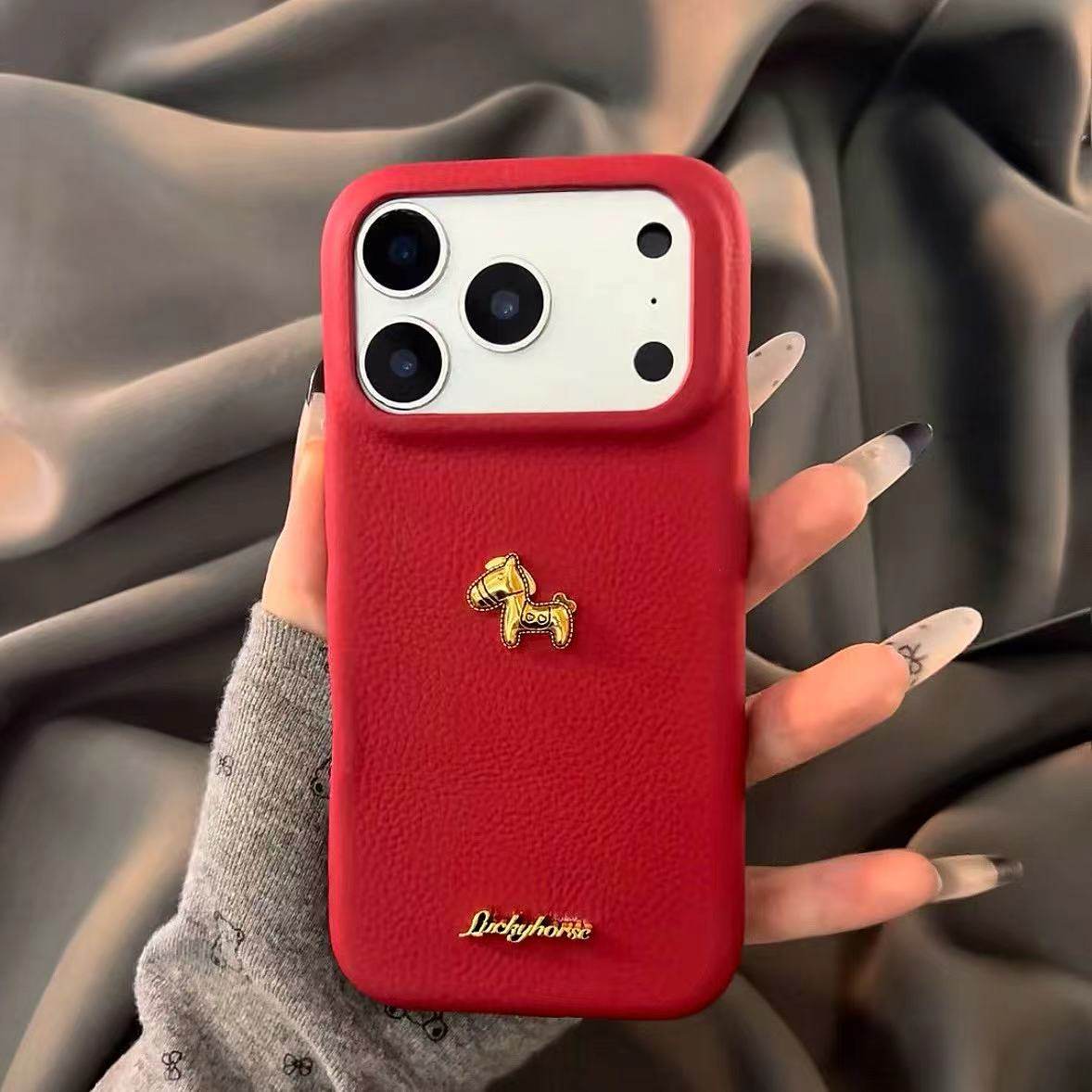 新年红马年金色立体小马适用苹果17promax手机壳17pro皮质iPhone16proMax高级感15pro网红潮14pm女13创意个性