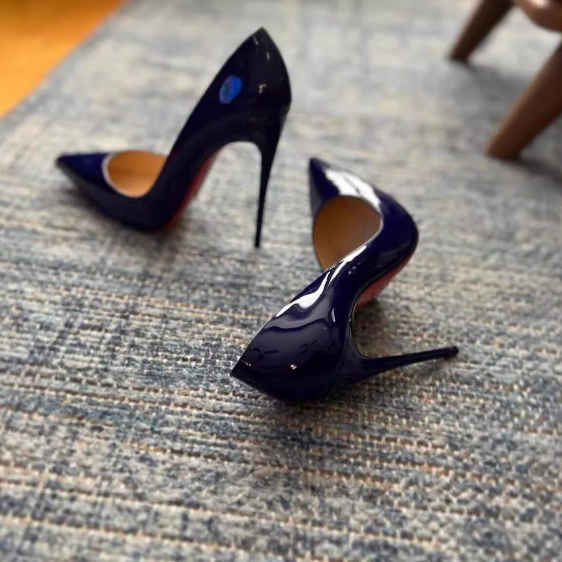 2026年黑色漆皮裸色红底高跟鞋女细跟尖头绒面牛皮面红底单鞋女鞋