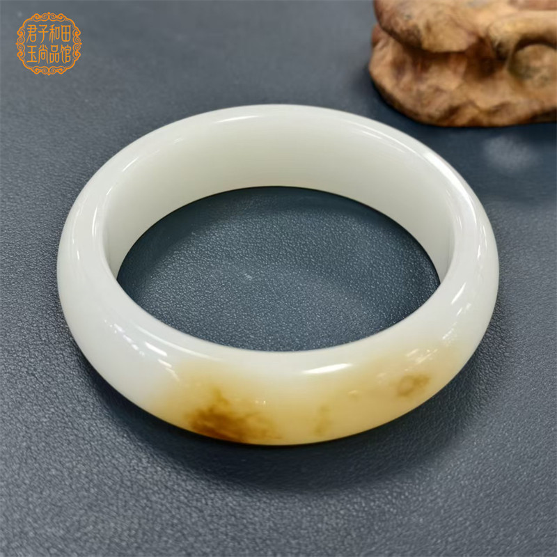 糖羊脂白玉59圈宽版手镯新疆且末料细度过灯和田玉镯