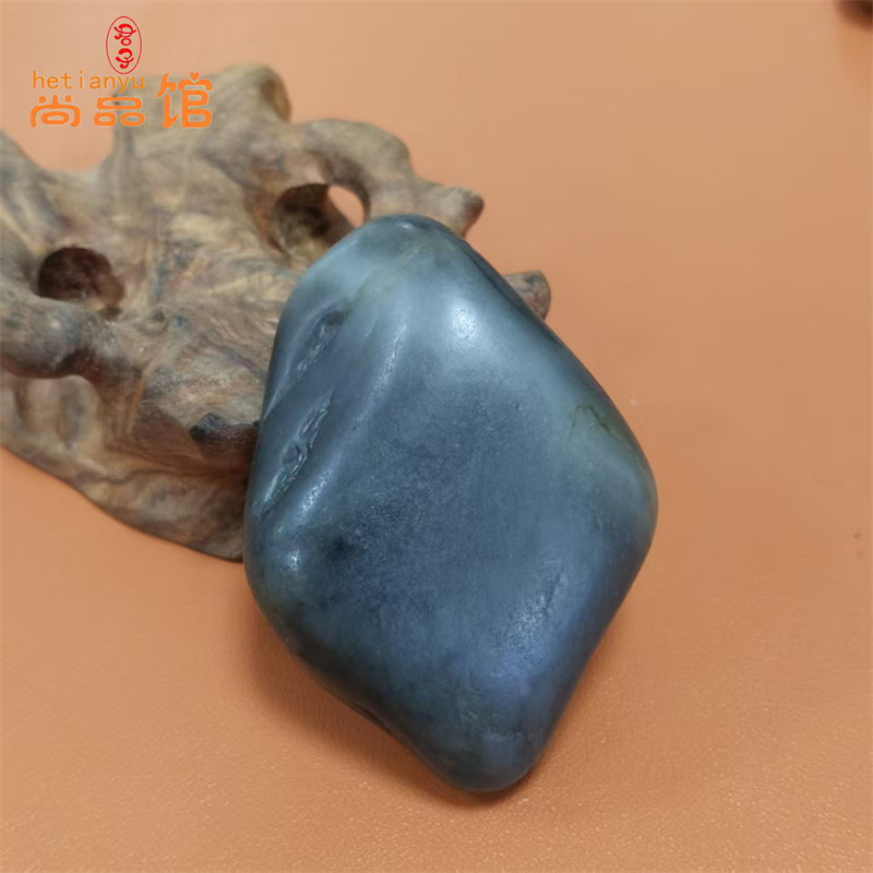 和田墨玉籽料新疆玉龙河青花独籽吊坠小手玩件无修保真原皮挂件