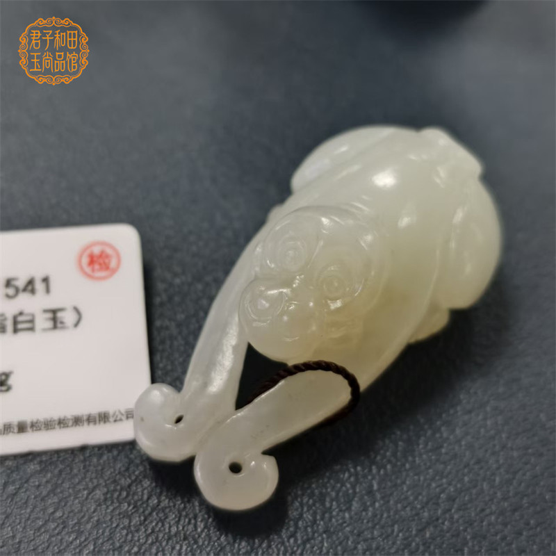 金猴献宝糖白玉雕刻挂件吊坠白玉