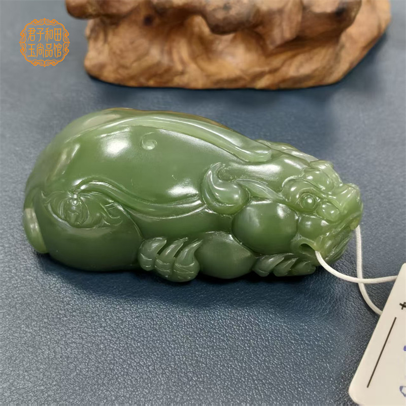 和田玉碧玉手工雕貔貅手把件 俄料正绿瑞兽手玩件小摆件